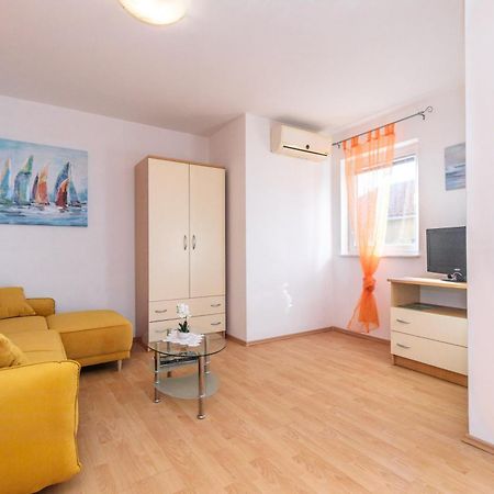 Apartments Mirjana * Central Location And Close To Beach Punat Exterior foto