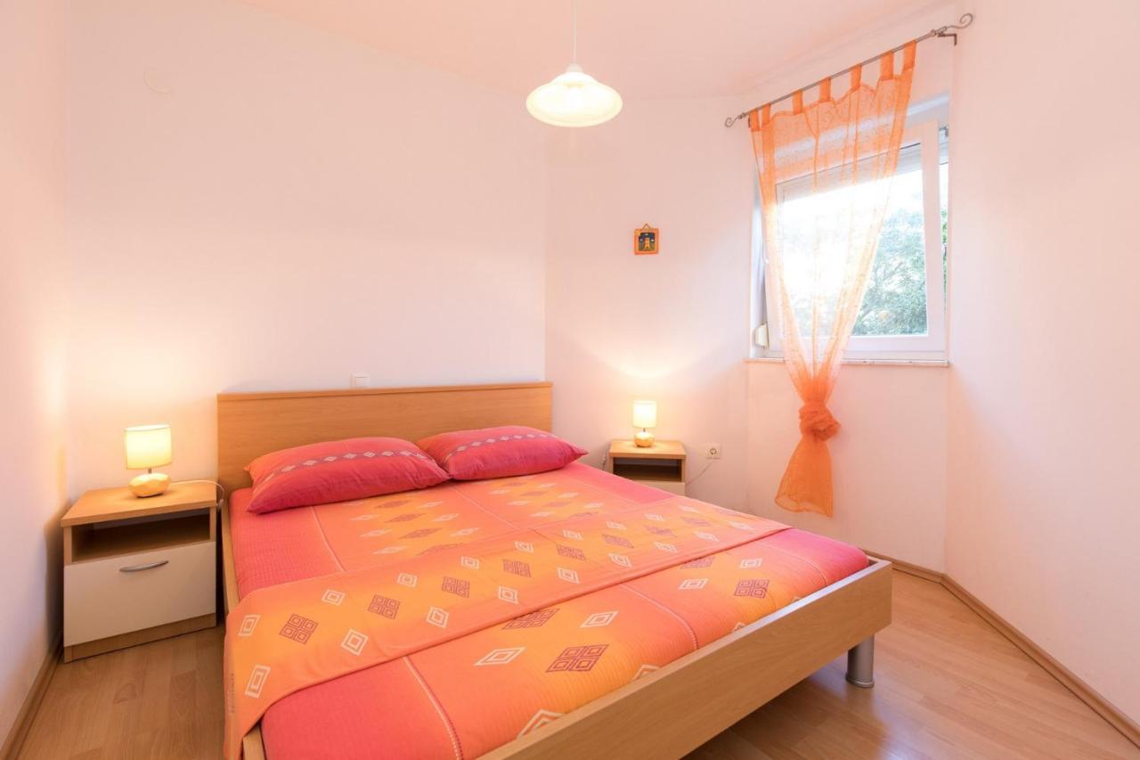 Apartments Mirjana * Central Location And Close To Beach Punat Exterior foto