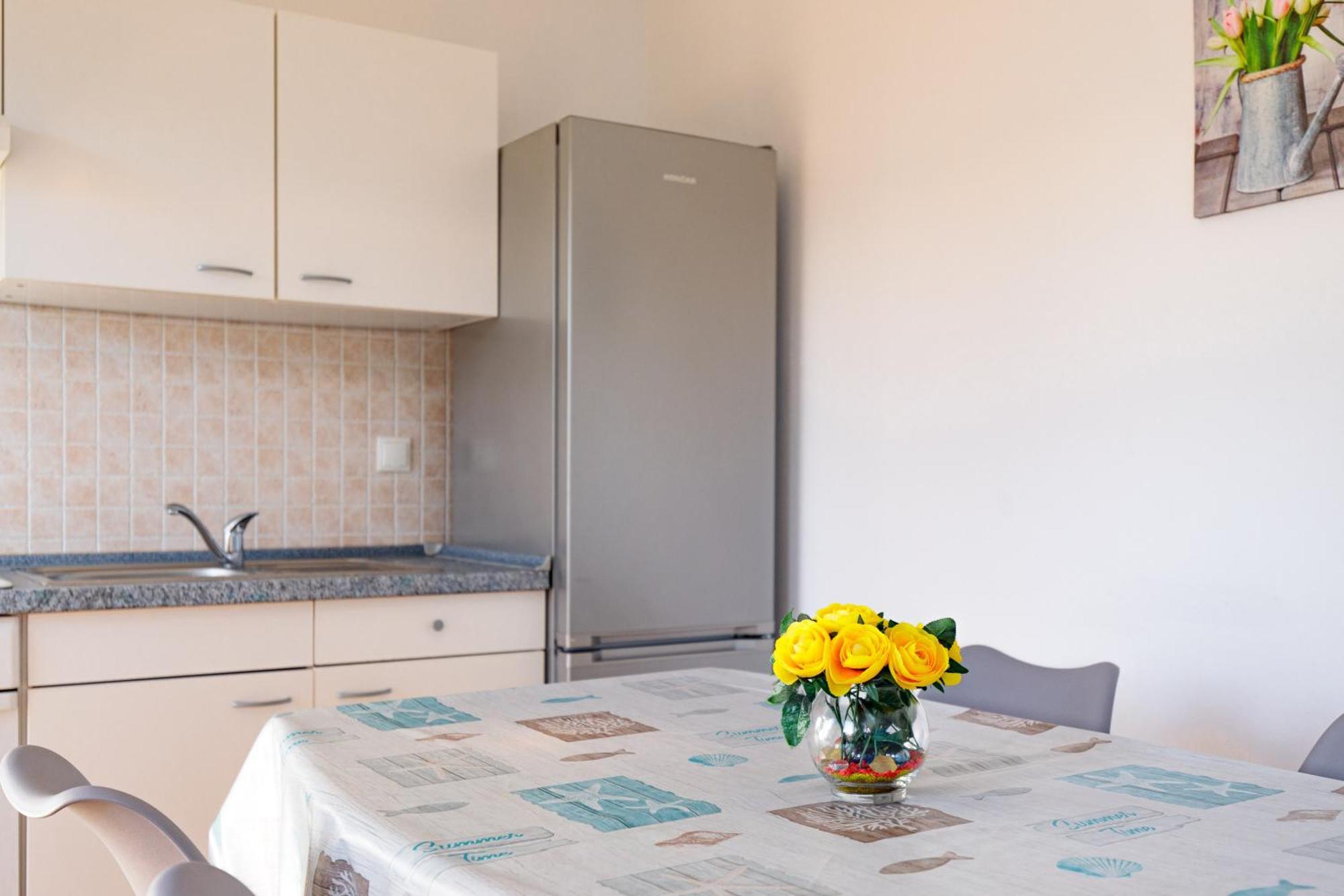 Apartments Mirjana * Central Location And Close To Beach Punat Exterior foto